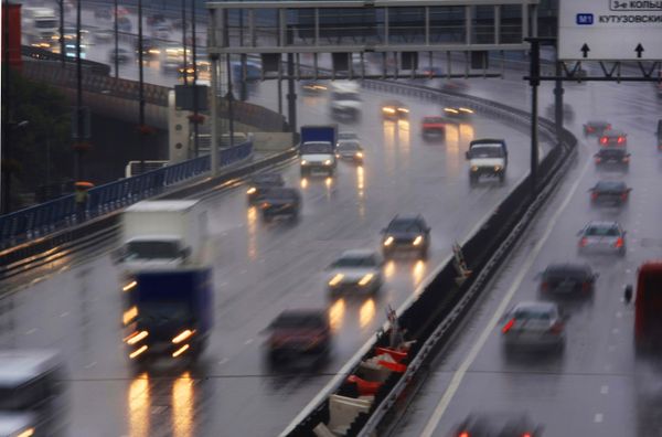  Russia to require drivers to keep headlights on at all times  - Sputnik International