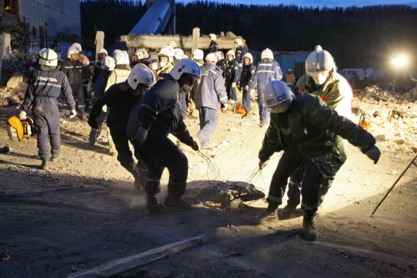 Raspadskaya reduces coal supplies by 70% after mine explosions - Sputnik International
