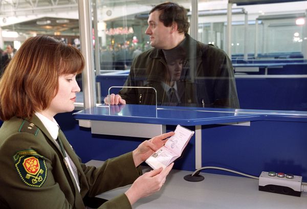Minor Debts Won’t Prevent Russians From Leaving Country - Sputnik International