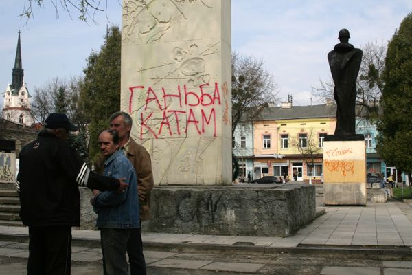 Western Ukrainians to no longer celebrate Soviet-named V-Day  - Sputnik International