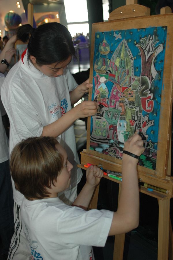 Campaign Draw the Future Together at the Russian Expo-2010 pavilion  - Sputnik International