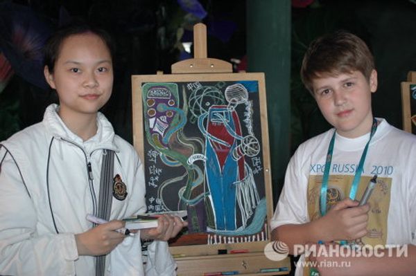 Campaign Draw the Future Together at the Russian Expo-2010 pavilion  - Sputnik International