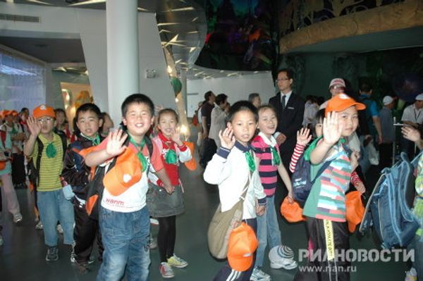 Campaign Draw the Future Together at the Russian Expo-2010 pavilion  - Sputnik International