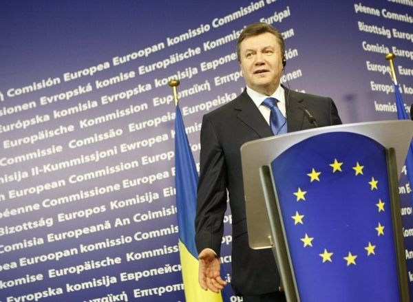 Ukraine to stay out of military blocks - Yanukovych - Sputnik International
