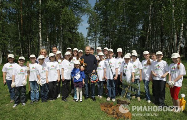 Vladimir Putin visiting Losiny Ostrov (Elk Island) National Park  - Sputnik International