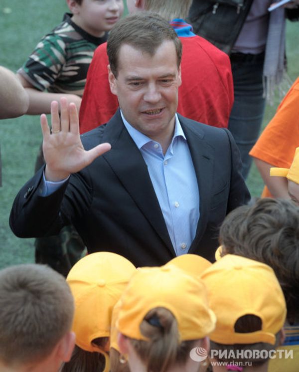 Dmitry Medvedev visits Levkovo summer camp Dmitry Medvedev visits Levkovo summer camp - Sputnik International