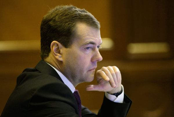 Medvedev calls for rapid end to Kyrgyz ethnic violence  - Sputnik International