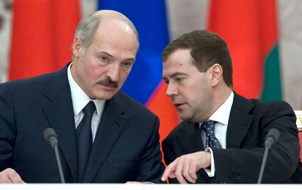 Russian President Dmitry Medvedev and his Belarusian counterpart Alexander Lukashenko. Archive - Sputnik International