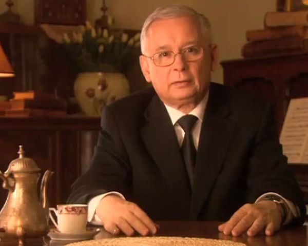 Two candidates - Bronislaw Komorowski and Jaroslaw Kaczynski - Sputnik International