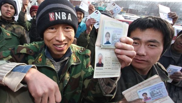 Central Asian migrant workers in Yekaterinburg - Sputnik International
