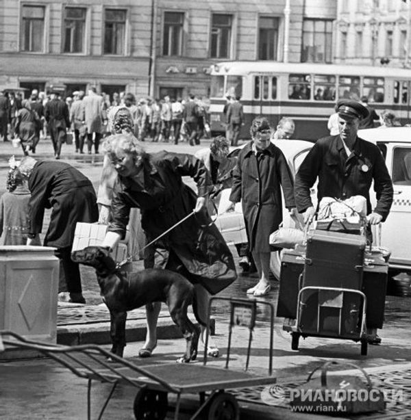 The evolution of the Moscow taxi The evolution of the Moscow taxi - Sputnik International