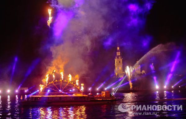 Scarlet sails and fireworks in St. Petersburg Scarlet sails and fireworks in St. Petersburg - Sputnik International