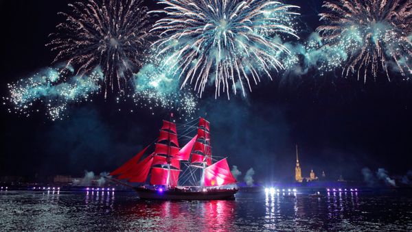 Scarlet sails and fireworks in St. Petersburg - Sputnik International