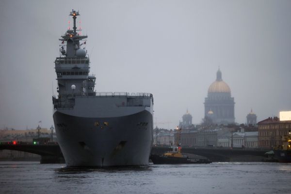 Mistral-class helicopter carrier - Sputnik International