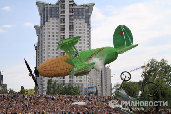 An ax, a tin can and other unusual flying objects An ax, a tin can and other unusual flying objects - Sputnik International