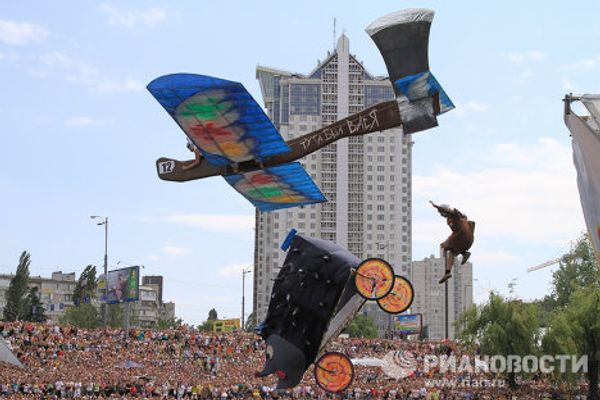 An ax, a tin can and other unusual flying objects An ax, a tin can and other unusual flying objects - Sputnik International