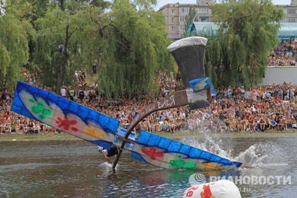 An ax, a tin can and other unusual flying objects An ax, a tin can and other unusual flying objects - Sputnik International