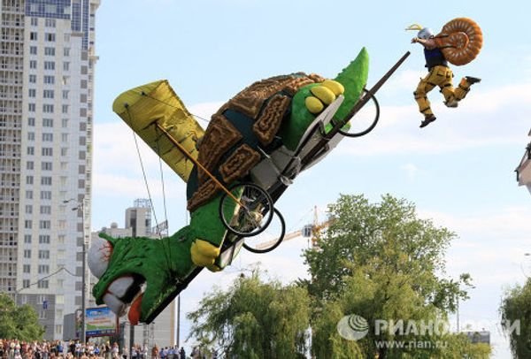 An ax, a tin can and other unusual flying objects An ax, a tin can and other unusual flying objects - Sputnik International
