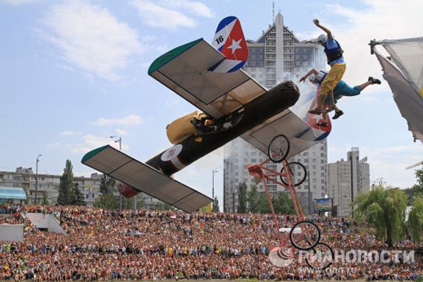 An ax, a tin can and other unusual flying objects An ax, a tin can and other unusual flying objects - Sputnik International