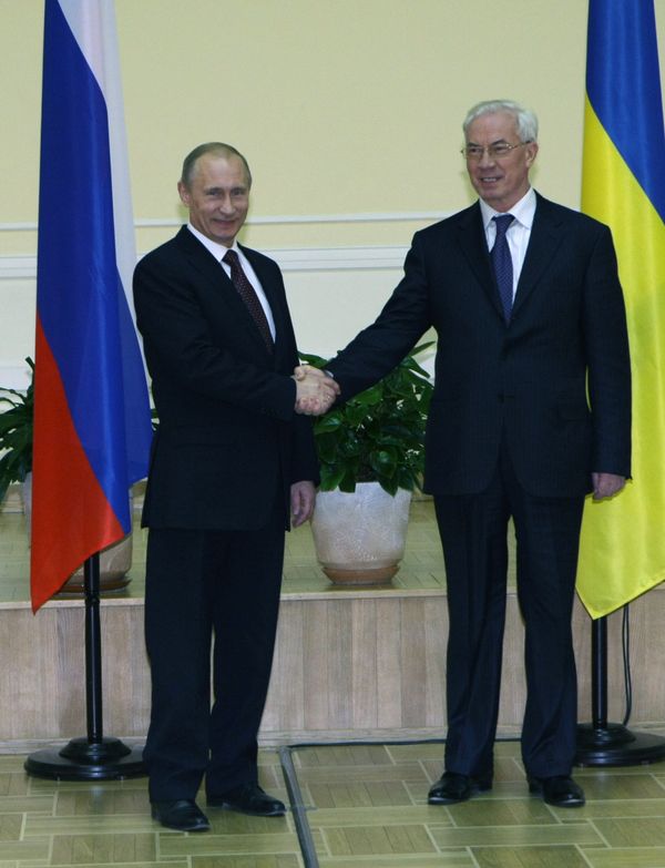 Russian Prime Minister Vladimir Putin and his Ukrainian counterpart Mykola Azarov. Archive - Sputnik International