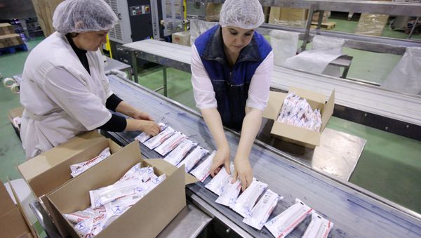 Workers making ice-cream at the Russkiy Kholod company - Sputnik International