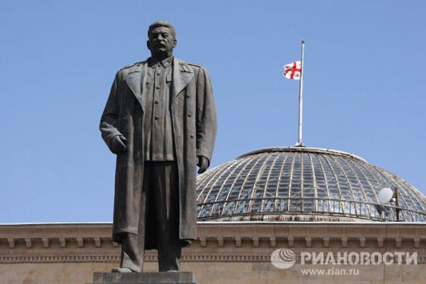 Georgian Gori pulls down statue of Stalin - Sputnik International