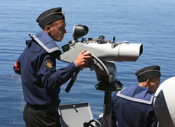 Russia mulls purchase of Ukrainian missile cruiser  - Sputnik International