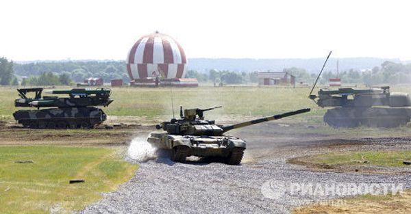 “Dancing” tanks and heavy tow trucks - Sputnik International