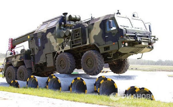 “Dancing” tanks and heavy tow trucks - Sputnik International