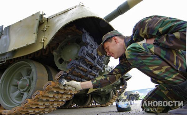 “Dancing” tanks and heavy tow trucks - Sputnik International