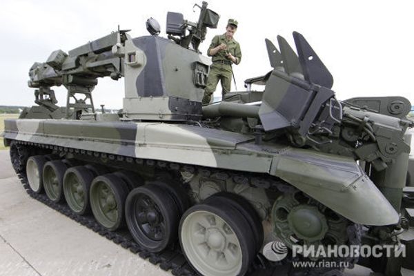 “Dancing” tanks and heavy tow trucks - Sputnik International