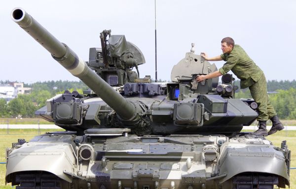 “Dancing” tanks and heavy tow trucks - Sputnik International