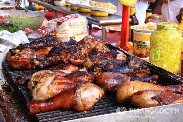 Barbecue under the windows of the headquarters of the FBI - Sputnik International
