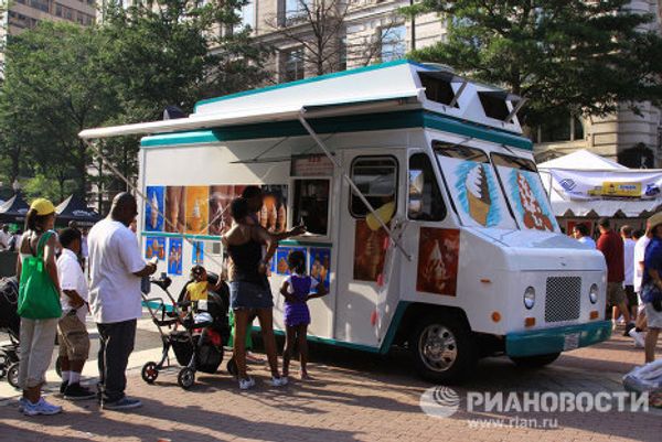 Barbecue under the windows of the headquarters of the FBI - Sputnik International