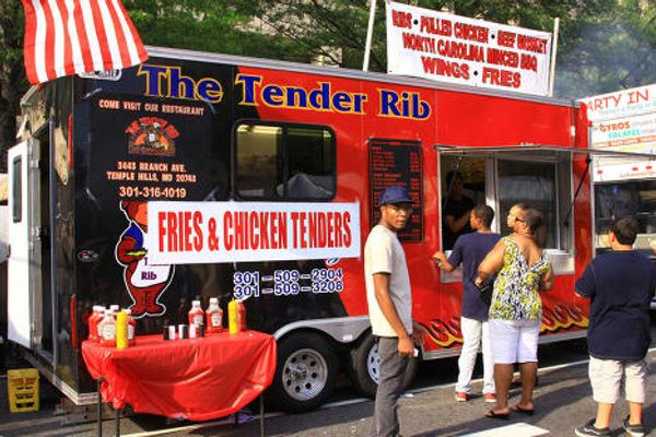 Barbecue under the windows of the headquarters of the FBI - Sputnik International