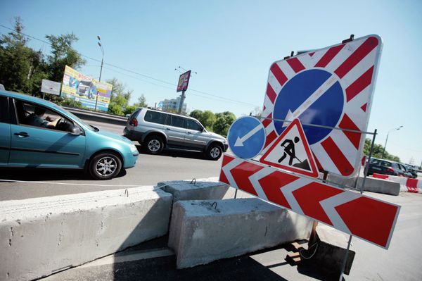 Traffic jams created by road repairs en route to Moscow’s Sheremetyevo airport - Sputnik International