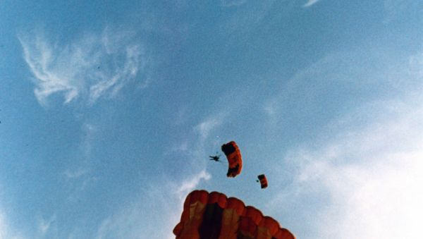 The parachute jumperfell into a swampy river with the depth of 0.5 m (1.6 ft) The parachute jumperfell into a swampy river with the depth of 0.5 m (1.6 ft) - Sputnik International
