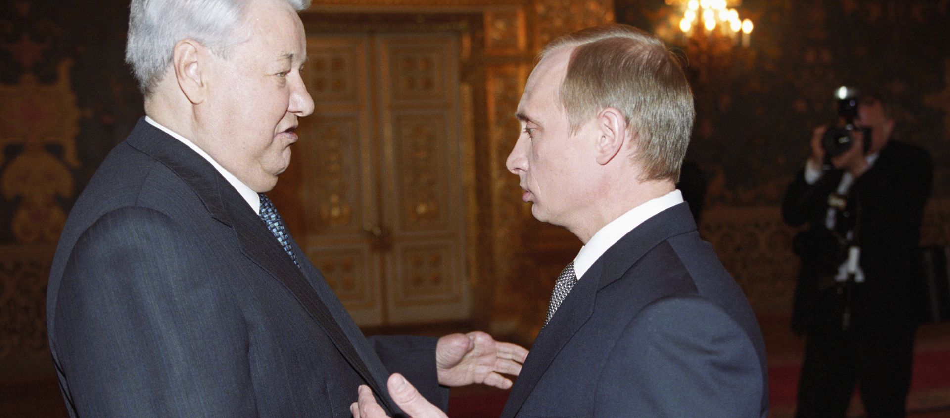 Putin and Yeltsin before the inauguration ceremony Putin and Yeltsin before the inauguration ceremony - Sputnik International, 1920, 31.12.2019