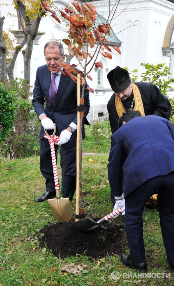 Leading Russian political figures in gardens and fields - Sputnik International