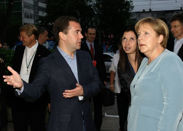 Russian President Dmitry Medvedev and German Chancellor Angela Merkel - Sputnik International