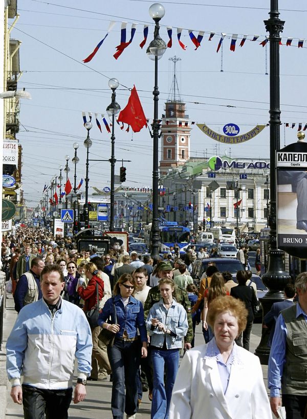 The share of Russians with savings has hit a 20-year high of 70 percent, according to data published by the Romir research center. The share of Russians with savings has hit a 20-year high of 70 percent, according to data published by the Romir research center. - Sputnik International