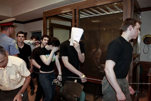 Russian skinheads charged with 27 murders to face sanity tests - Sputnik International