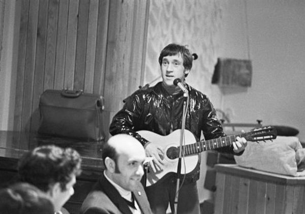 Vladimir Vysotsky on stage and screen - Sputnik International