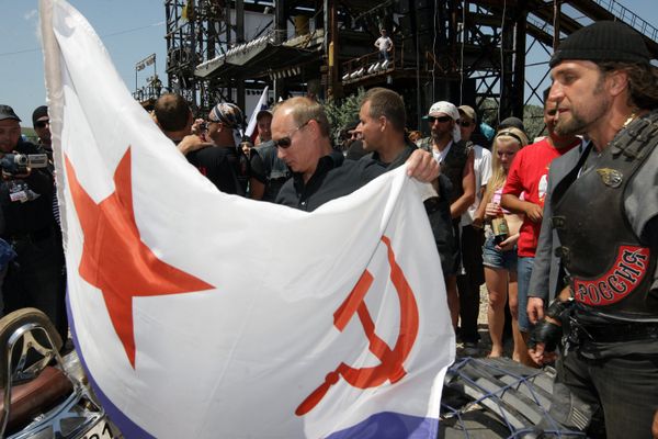 Vladimir Putin holds up a Soviet-era naval flag alongside Alexander 'Surgeon' Zaldostanov at a bike show in Sevastopol, 2010. Zaldostanov's friendship with the Russian leader is no secret to anyone. Vladimir Putin holds up a Soviet-era naval flag alongside Alexander 'Surgeon' Zaldostanov at a bike show in Sevastopol, 2010. Zaldostanov's friendship with the Russian leader is no secret to anyone. - Sputnik International