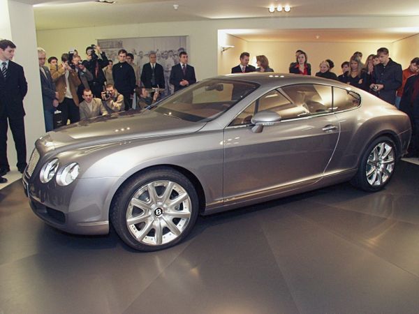Luxury car sales soar in Russia despite overall car market lull Luxury car sales soar in Russia despite overall car market lull - Sputnik International