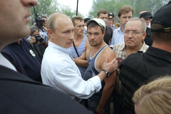 Putin takes control of wildfire crisis - Sputnik International