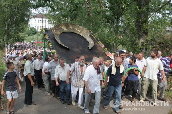 Volga town holds St. Elijas procession  - Sputnik International