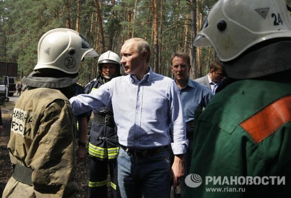 Putin visits area devastated by wildfires in the Voronezh Region  - Sputnik International