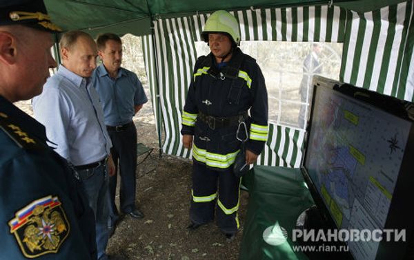 Putin visits area devastated by wildfires in the Voronezh Region  - Sputnik International