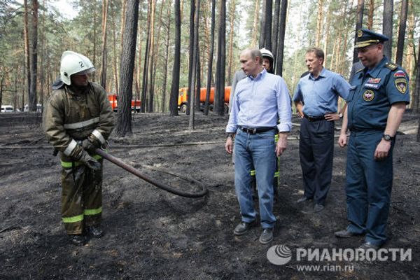 Putin visits area devastated by wildfires in the Voronezh Region  - Sputnik International